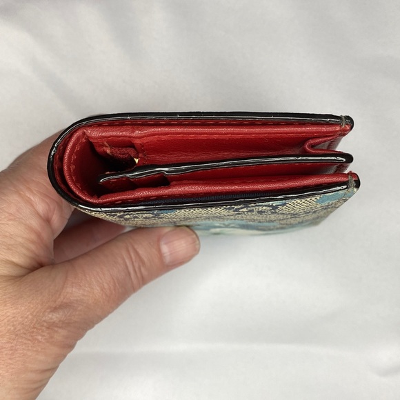 Gucci GG supreme bloom wallet blue, and white floral red interior with COA - Picture 10 of 11